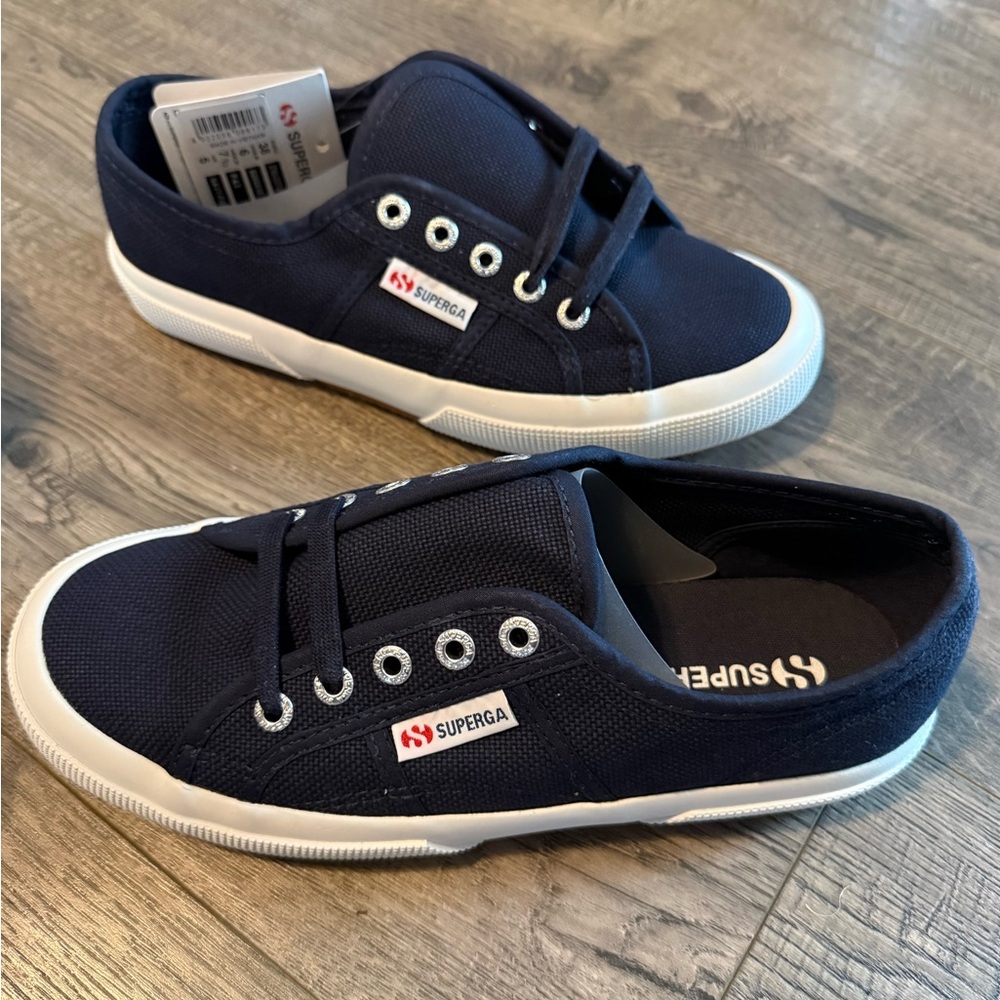 Superga Men's Navy-White Sneakers size 6M